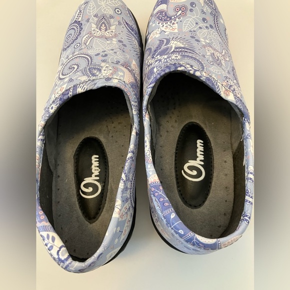 Ohmm Women’s “Grey Paisley” Clogs, Size 6 - Picture 3 of 8